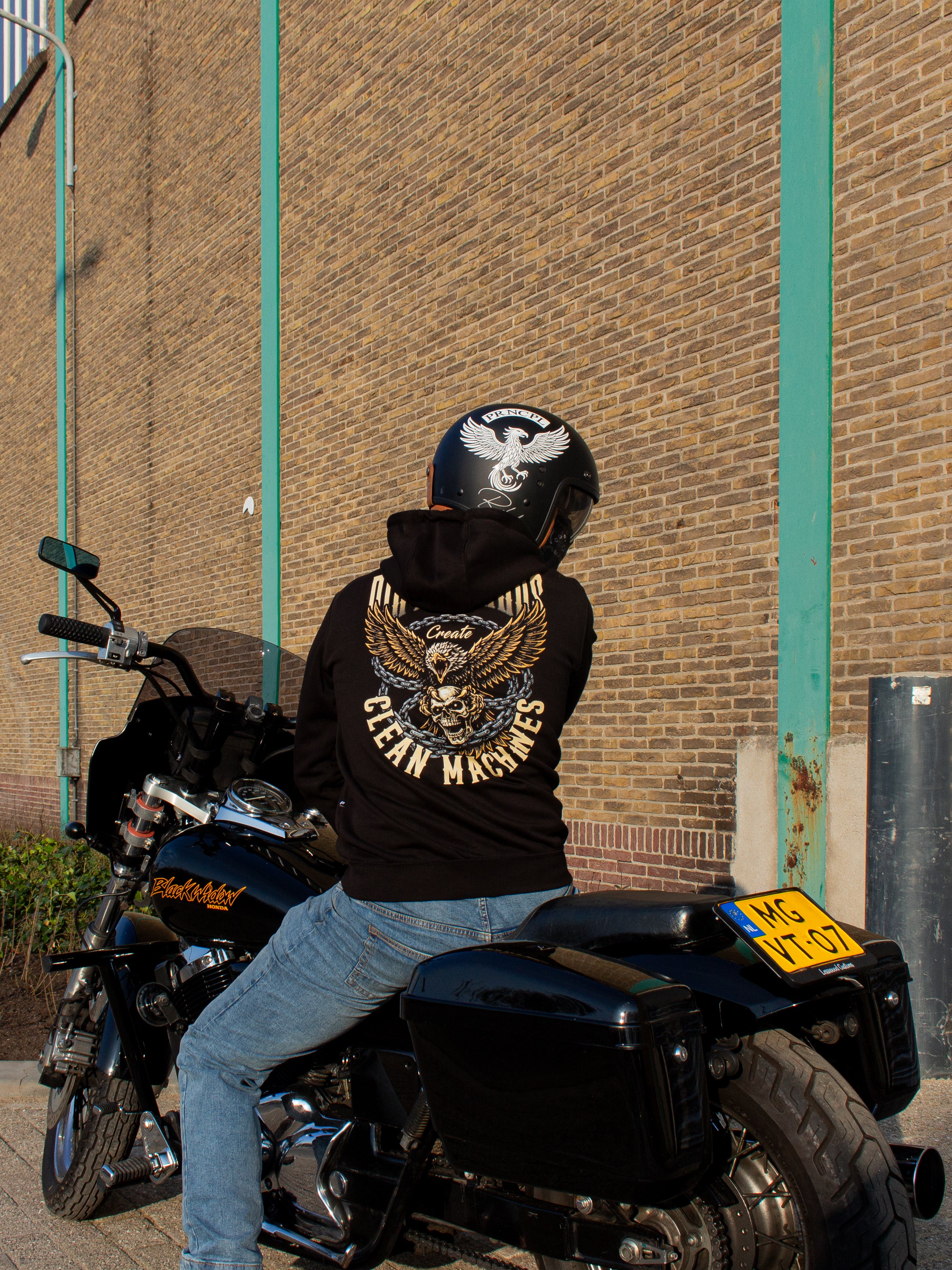 HOODIE | DIRTY HANDS