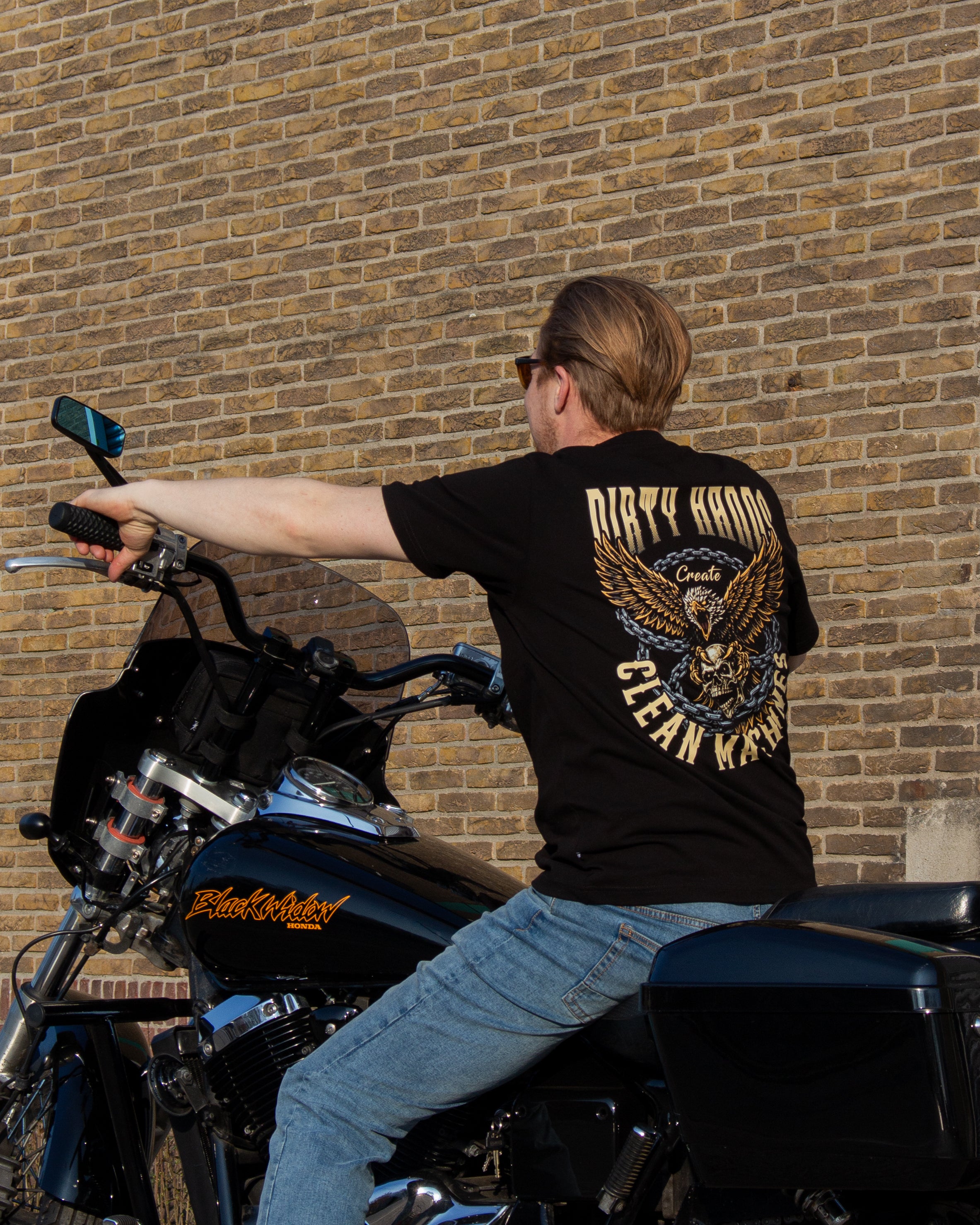 TSHIRT | DIRTY HANDS